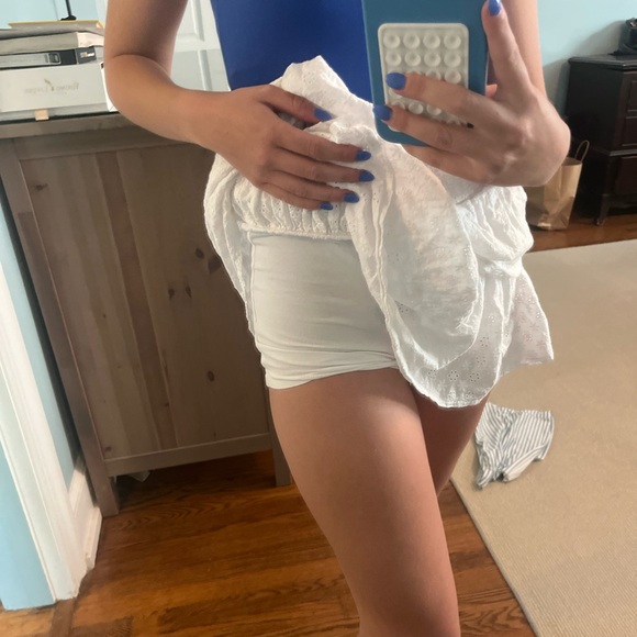 White Ruffle skirt - Picture 1 of 5